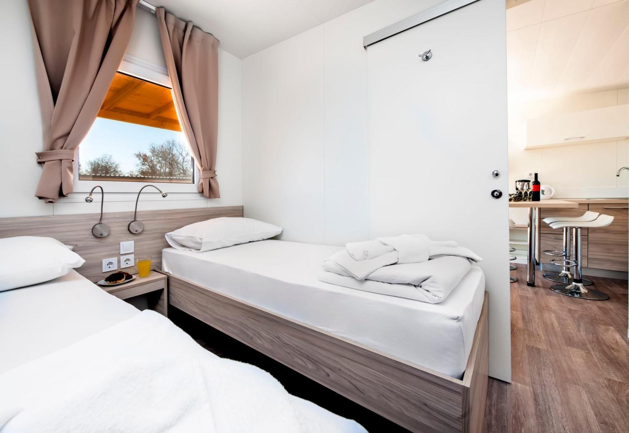 Eurocamp Mobile Homes At Fkk Naturist Campsite Ulika 포레치 객실 사진